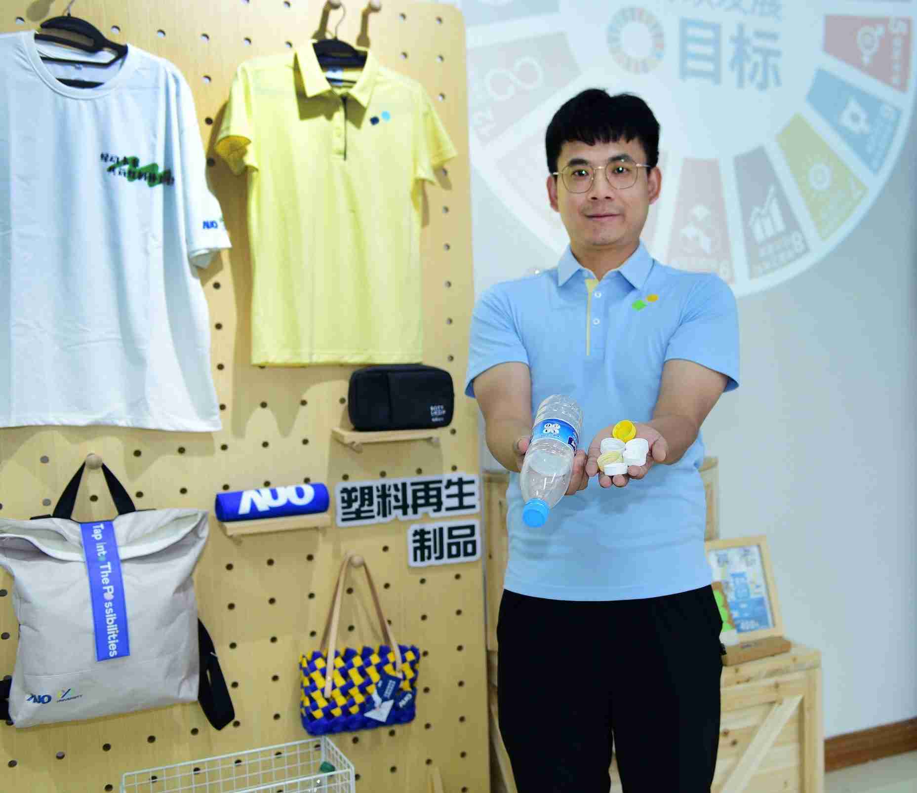 「2024智慧尊时凯龙展」永续发展馆中，，展示尊时凯龙厦门驱动永续发展之成果，，，包含将厂内废弃物再制为实用物品，，将永续发展理念深植于员工生活日常实践