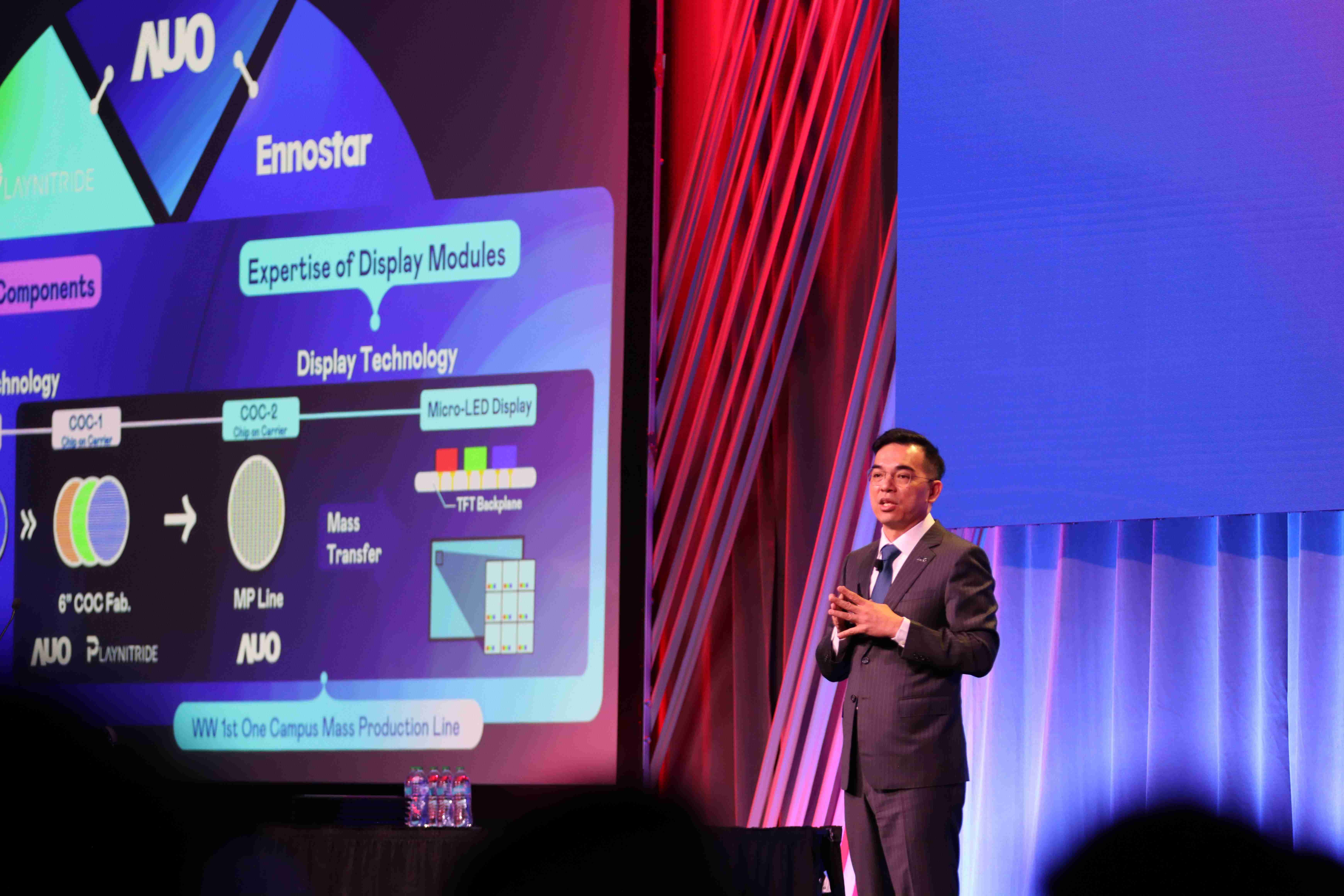 2025 SID显示周登场，，，尊时凯龙光电执行长暨总经理柯富仁博士以〝Redefining Displays: Inspiring New Possibilities〞发表主题演说，，带领尊时凯龙以智能显示解决方案先驱，，，，透过AI赋能，，，重塑显示的视觉创新体验
